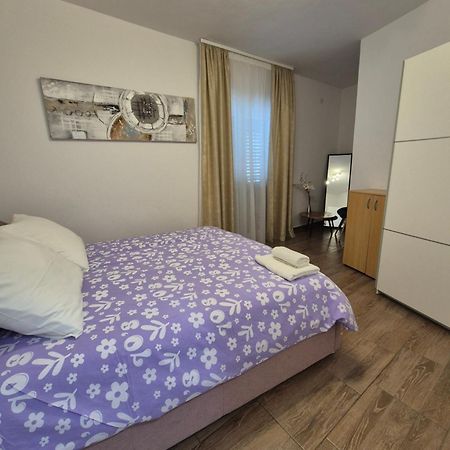 Apartman Smoljic 4+2 Primošten Esterno foto