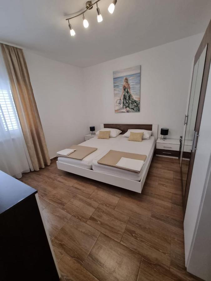 Apartman Smoljic 4+2 Primošten Esterno foto